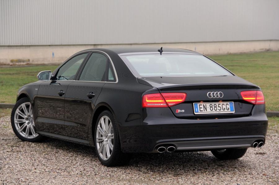  Audi S8 (D4) 2012 года  (WW) (фото 4 из 36)